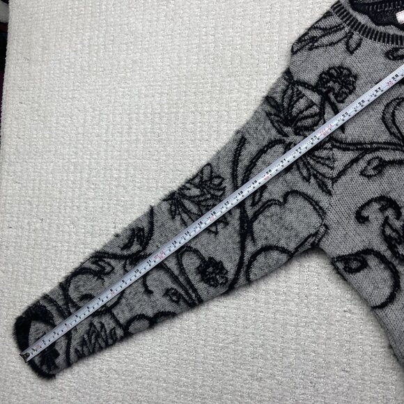 Le Grenier Knit Sweater Wom Sz L Gray / Black Floral All Over Print Pullover - Picture 10 of 14